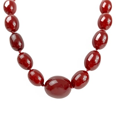 Lot 217 - A cherry amber bakelite necklace.