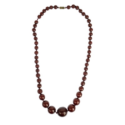 Lot 231 - A cherry amber bakelite necklace.