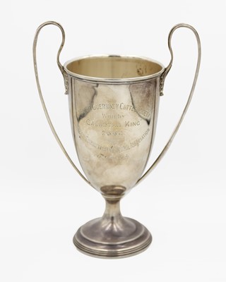 Lot 5 - A George V silver twin-handled pedestal lidded trophy by Mappin & Webb.