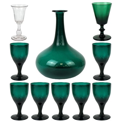 Lot 48 - A George III green glass onion shape decanter.