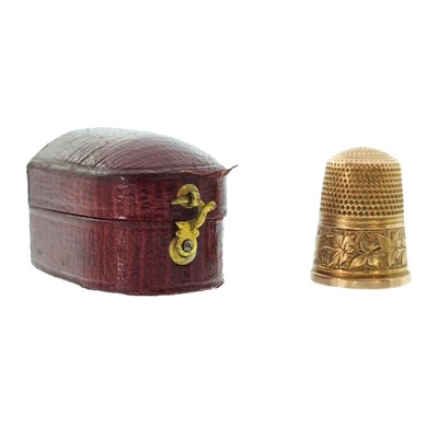 Lot 43 - An Victorian 15ct gold thimble within Furber Son & Ellis Cheltenham case.