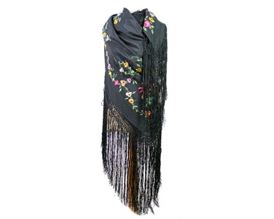 Lot 506 - A silk piano shawl.