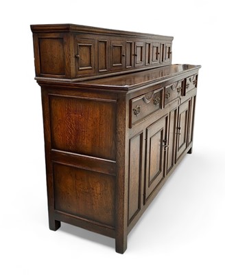 Lot 1022 - An oak low dresser.