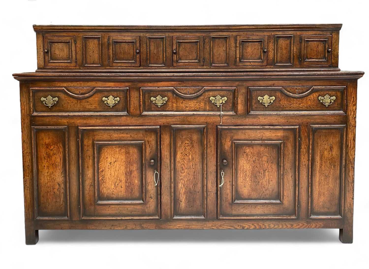Lot 1022 - An oak low dresser.