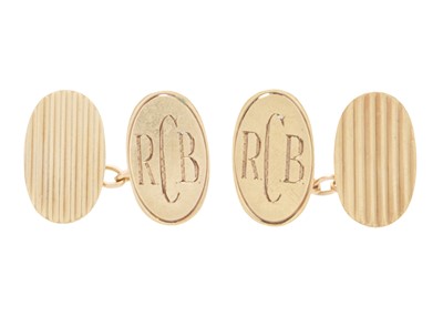 Lot 28 - A pair of 9ct oval cufflinks.