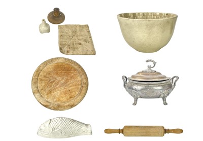 Lot 13 - A collection of kitchenalia.