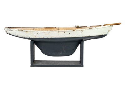 Lot 234 - An early 20th century 3ft 8in pond yacht.