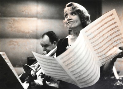 Lot 75 - Signed; Eve Arnold (1912-2012)