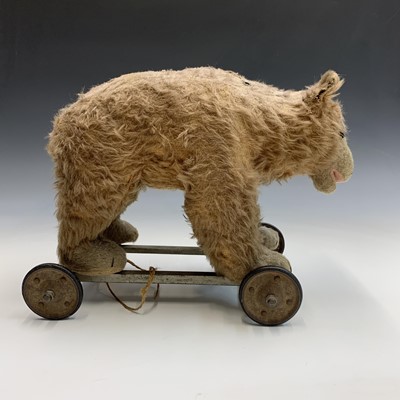 Lot 590 - An early 20th century pull along bear,...