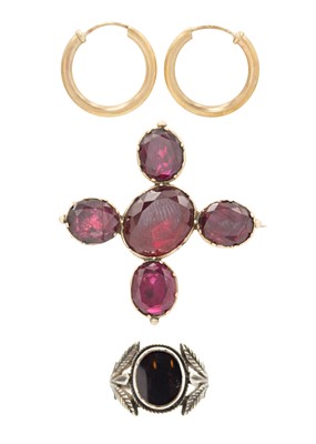 Lot 25 - A Georgian rose gold garnet set four stone brooch, a pair of 9ct hoop earrings and a silver ring.