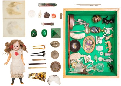 Lot 58 - An assortment of collectibles and sundry.