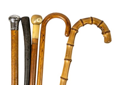Lot 176 - A silver topped malacca walking cane.