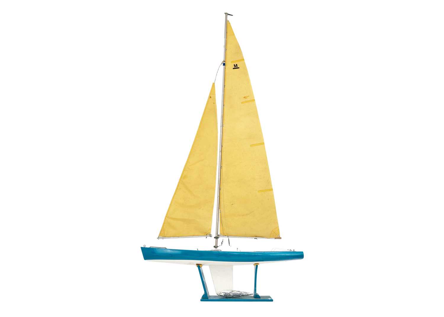 Lot 79 - A 4ft 2" pond yacht.