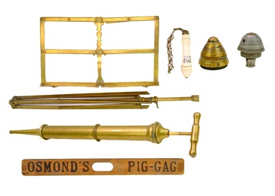 Lot 120 - An assortment of items.