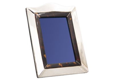 Lot 141 - A good George V silver and tortoiseshell photograph frame by Henry Matthews.