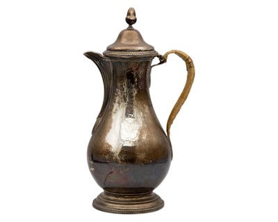 Lot 183 - A George III silver coffee pot by Robert Makepeace & Richard Carter.