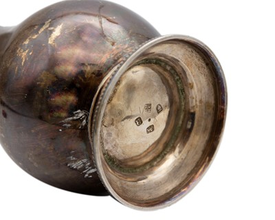 Lot 183 - A George III silver coffee pot by Robert Makepeace & Richard Carter.