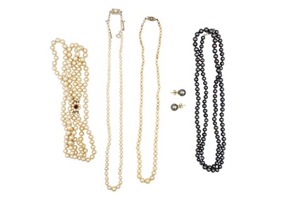 Lot 277 - A selection of pearl jewellery.