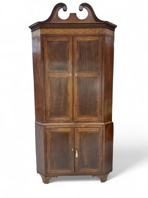 Lot 1679 - A Hepplewhite period corner cupboard