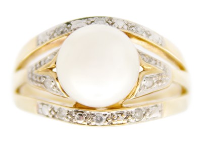 Lot 260 - A 9ct hallmarked gold ring set with a cultured pearl and diamond set split shoulders.