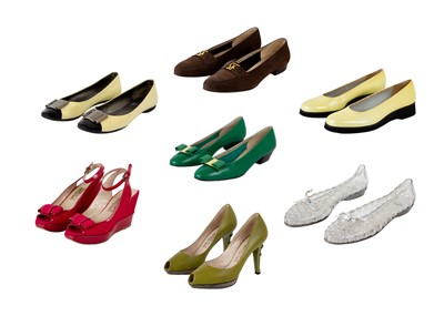 Lot 324 - A pair of Stuart Weitzman jelly sandals in a size 8.