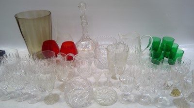 Lot 100 - A mixed lot of glass and crystal, the smoked...
