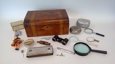 Lot 286 - A wooden inlaid box containing collectable...