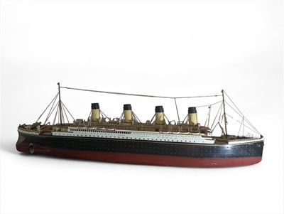 Lot 109 - A model of the RMS Titanic