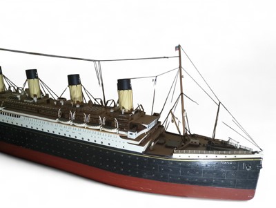 Lot 109 - A model of the RMS Titanic