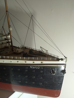 Lot 109 - A model of the RMS Titanic