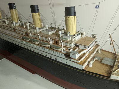 Lot 109 - A model of the RMS Titanic