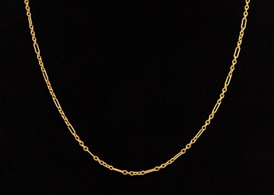 Lot 80 - A 9ct hallmarked gold trace and paperclip 28" necklace.