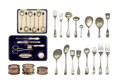 Lot 119 - A selection of silverware.