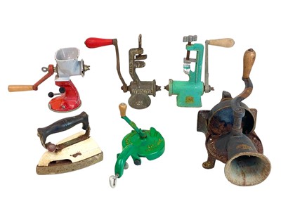 Lot 69 - A Spong No. 3 table mounted coffee grinder.