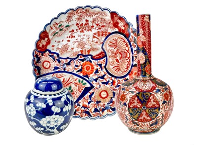 Lot 772 - A Japanese Imari bottle vase, Meiji period