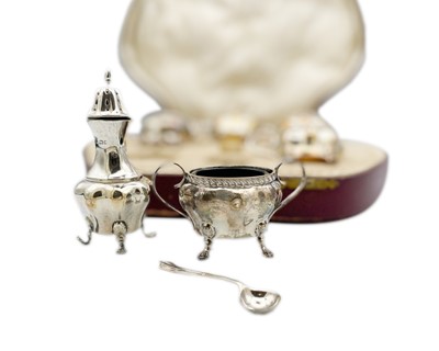 Lot 22 - An Edwardian silver six piece cruet set within original fitted box by William Aitken.