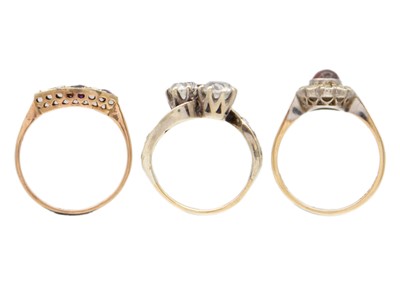 Lot 37 - A selection of three 9ct gold rings.