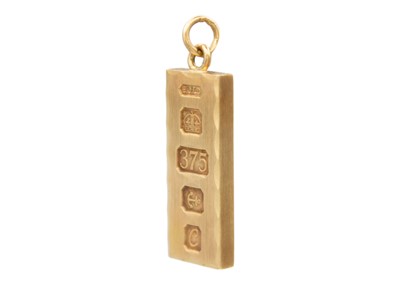 Lot 26 - A 9k gold ingot pendant.
