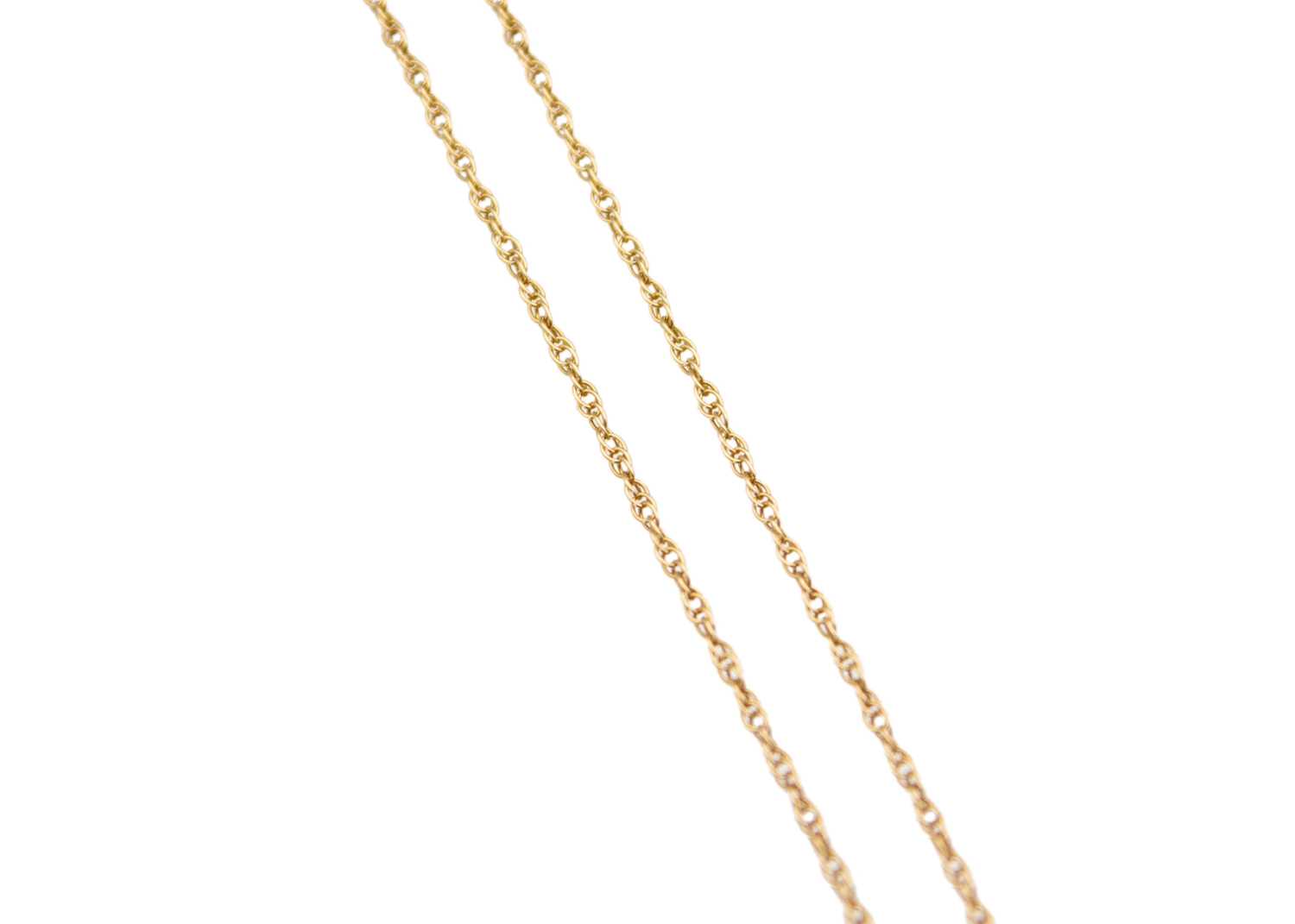 Lot 39 - A 9k gold rope link chain.