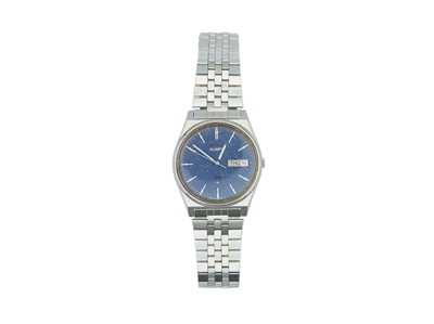 Lot 1181 - SEIKO - An SQ stainless steel gentleman's quartz bracelet wristwatch.