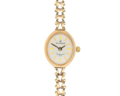 Lot 1085 - SOVEREIGN - A 9ct lady's quartz bracelet wristwatch.