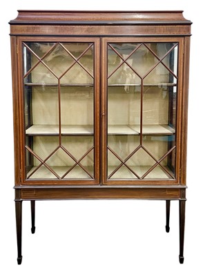 Lot 445 - An Edwardian mahogany, crossbanded, and inlaid display cabinet.