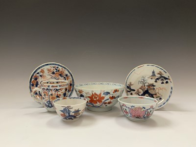 Lot 139 - A selection of Chinese Imari porcelain items,...