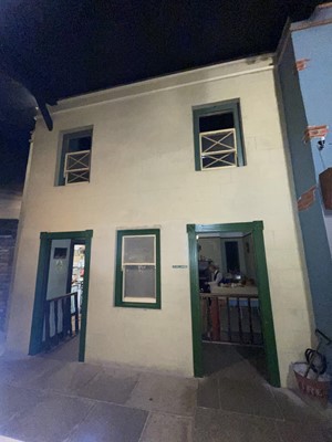 Lot 1371 - House by the Bull Pub Complete Building.