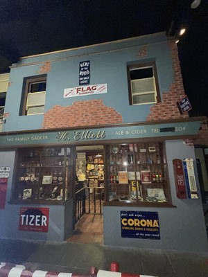 Lot 1372 - H.Elliott Grocer complete building.