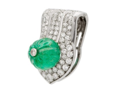 Lot 8 - CARTIER - A fine diamond and emerald Tutti Frutti clip brooch set in platinum.