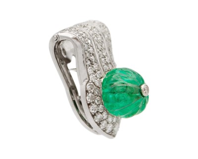 Lot 8 - CARTIER - A fine diamond and emerald Tutti Frutti clip brooch set in platinum.