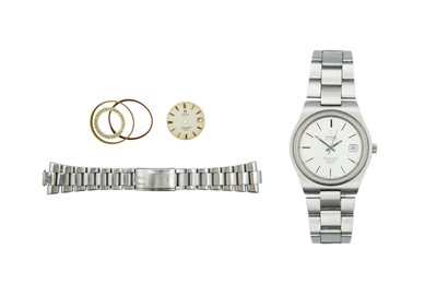 Lot 1083 - OMEGA - A Seamaster Cosmic 2000 stainless steel automatic gentleman's wristwatch.