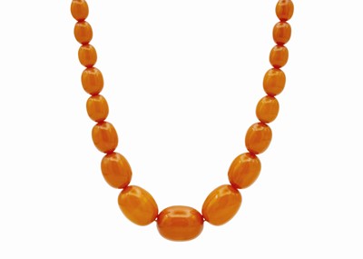 Lot 68 - A graduated butterscotch amber-style necklace.