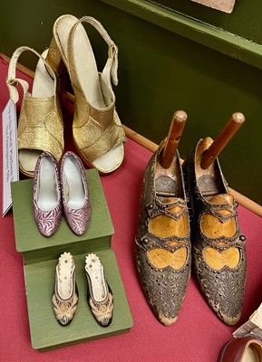 Lot 1233 - Shoes